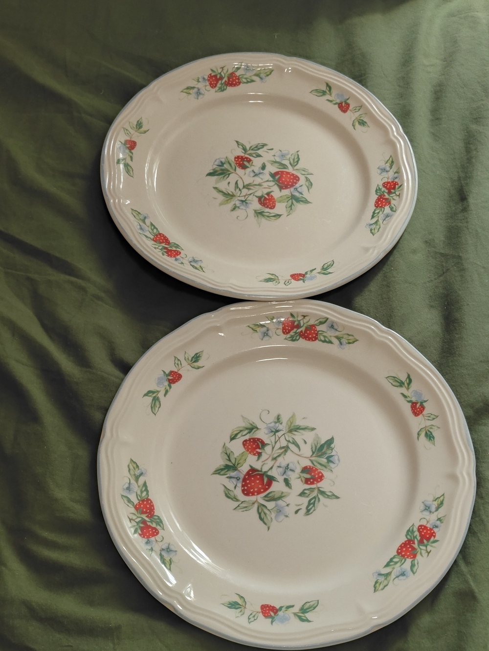 Set Of 2 Strawberry Pattern Ceramic 10.5" Dinner Plate - Cream and Red